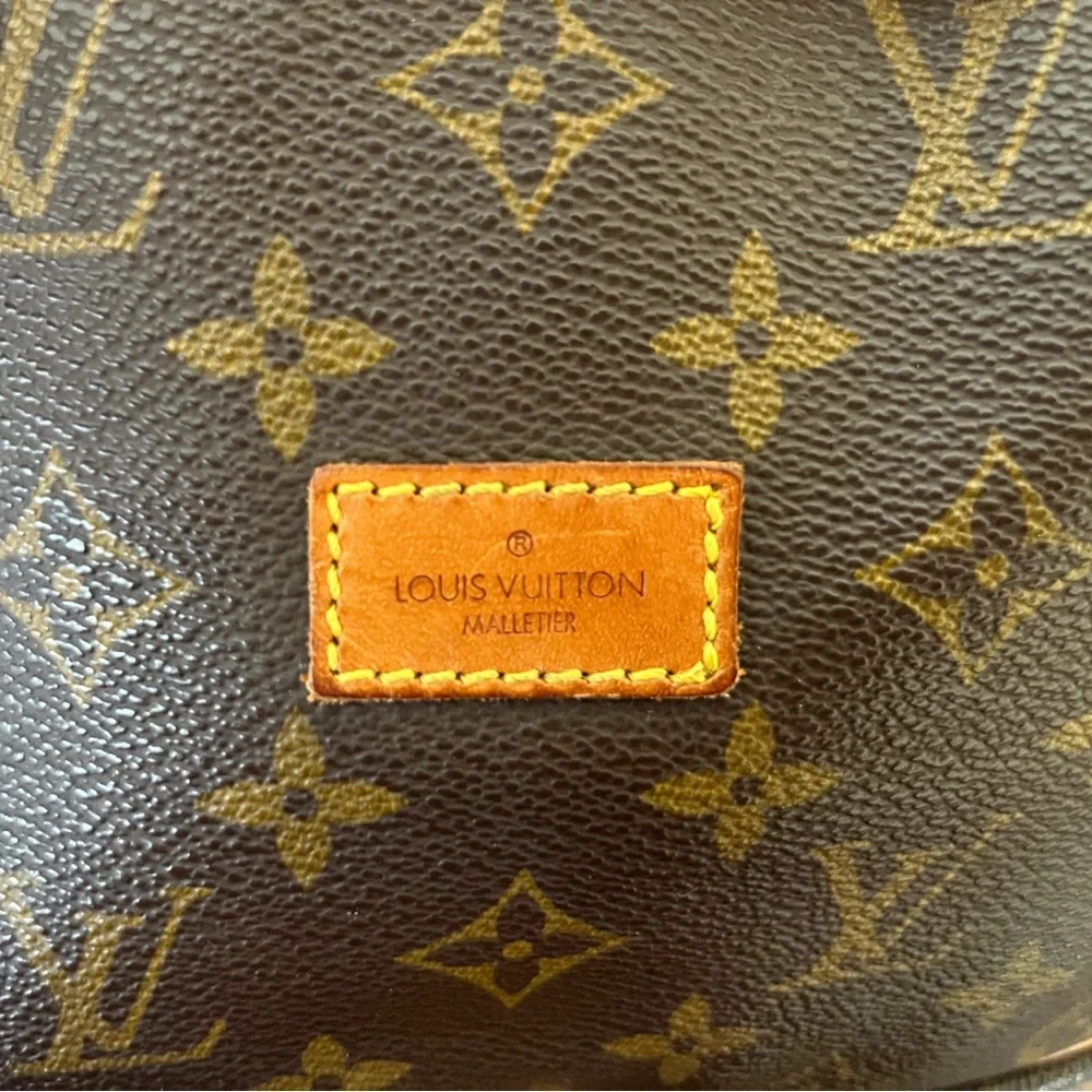 Louis Vuitton Saumur 30 in Monogram - Picture 10 of 15